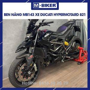 Ben nâng xe Ducati Hypermotard 821 một gắp