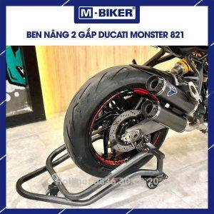 Ben nâng xe Ducati Monster 821 hai gắp