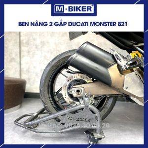 Ben nâng xe Ducati Monster 821 hai gắp