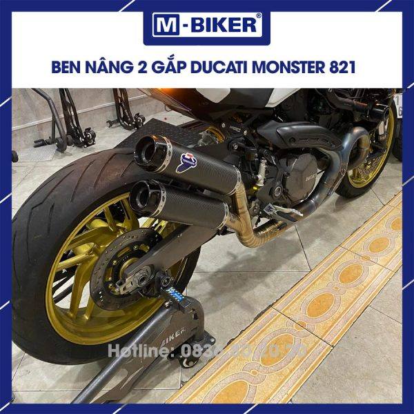 Ben nâng xe Ducati Monster 821 hai gắp