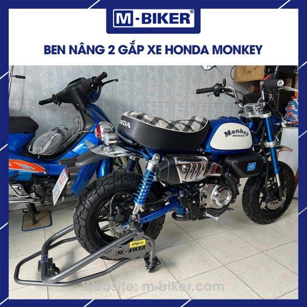 Ben nâng xe Honda Monkey